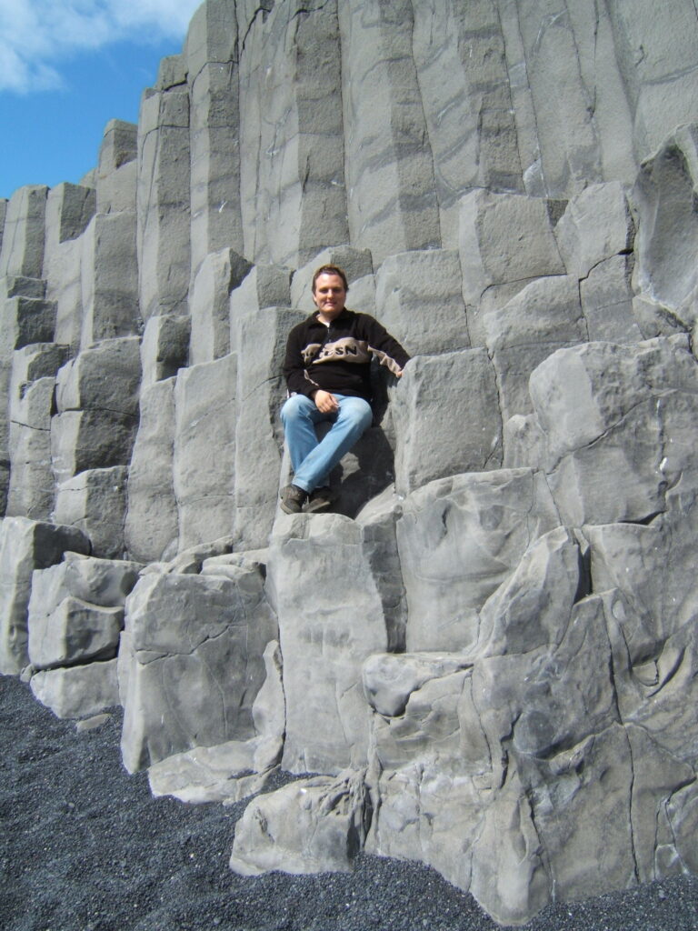 Halsenefshellir, Paul sitting on the basalt formations