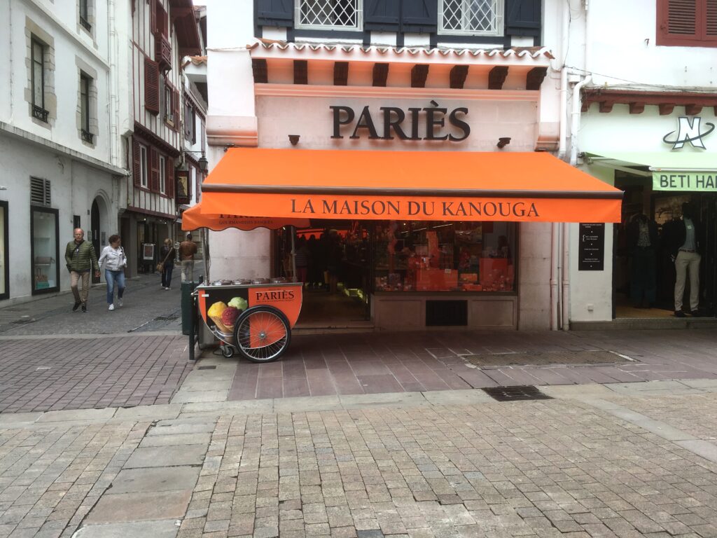 Maison Paries, seen from the front, with an orange awning